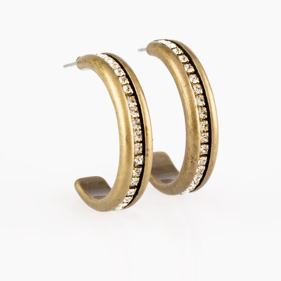 ❤️ NWT! Paparazzi 5th Avenue Fashionista Brass Hoop Earrings - Picture 1 of 3